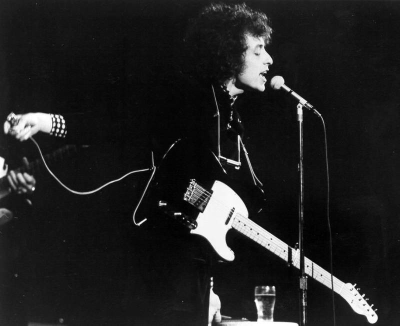 Bob Dylan plugger inn i 1966. Ei ny tid var i emning. 