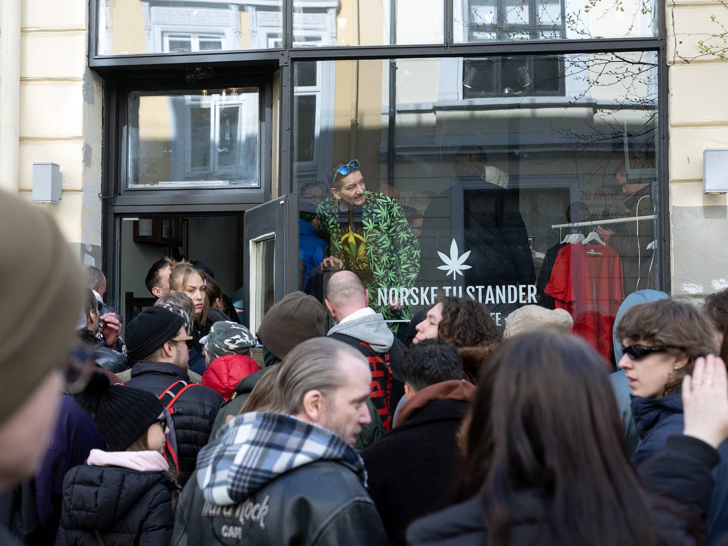 Alliansen for rettighetsorientert ruspolitikk (AROD), åpnet cannabis-kafé på Bislett som et stunt. Kalte kafeen for "Norske tilstander".