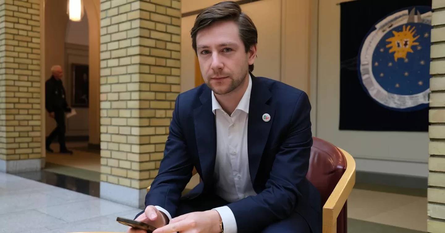 Andreas Sjalg Unneland (SV) brukte trontaledebatten på Stortinget til å ta opp problemet rundt mobilreklame for forbrukslån.

Foto: Helge Rønning Birkelund/FriFagbevegelse