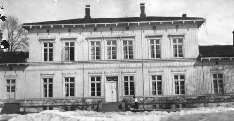 Anno 30-tallet: Det vakre Frydenhaug i gamle dager. Nå er huset administrasjonsbygg for Frydenhaug skole.