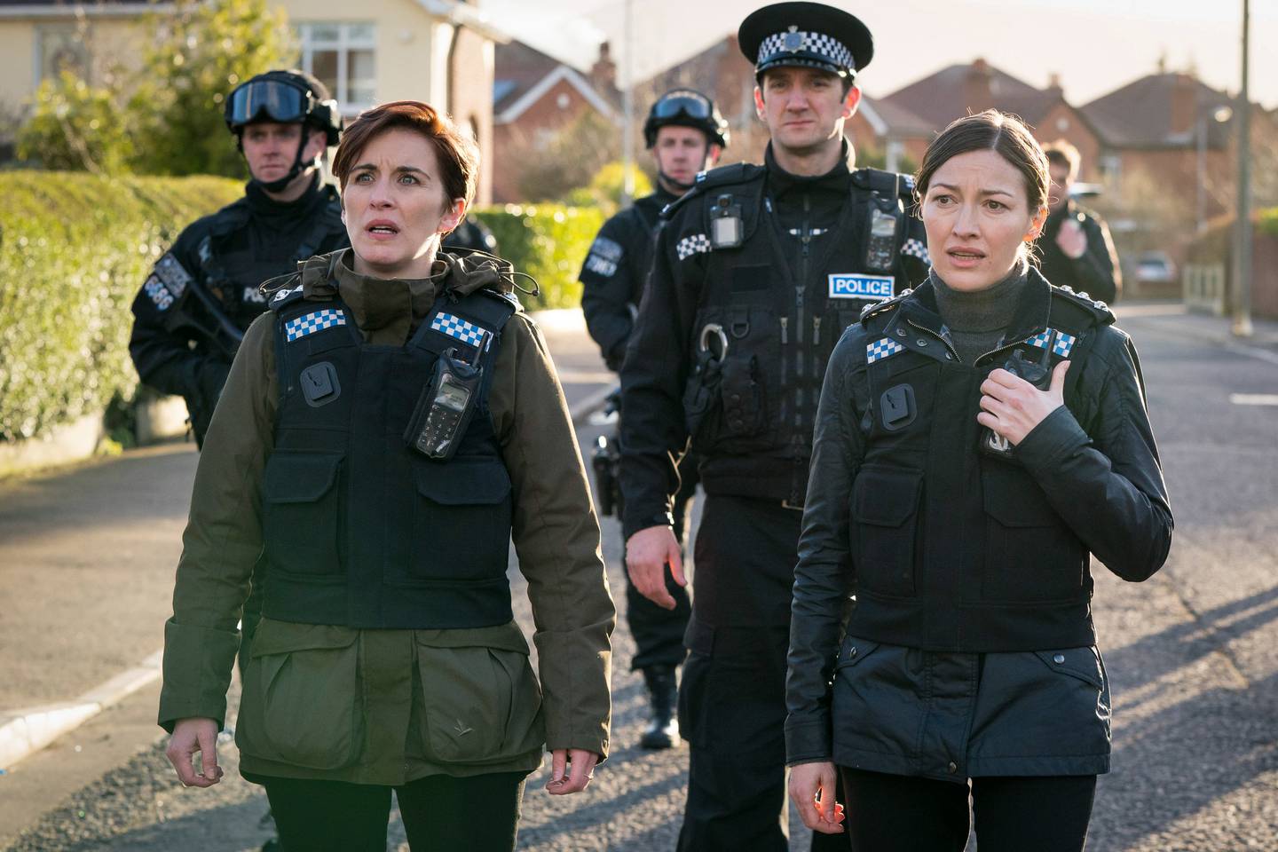 Alltid briljante Kelly Macdonald (til høyre) spiller etterforskeren Jo Davidson, som havner i Kate Fleming og de andre korrupsjonsjegernes søkelys i «Line of Duty», sesong seks.