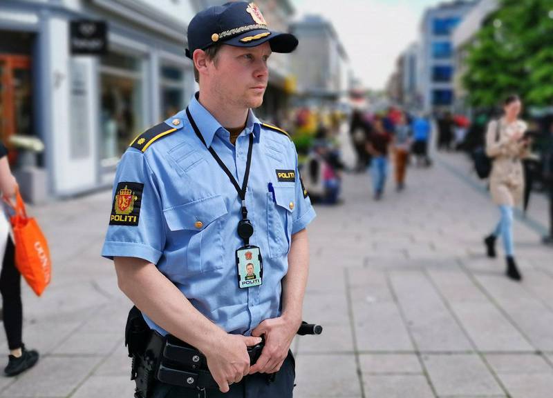 VIL KOMMUNISERE: Lars Fosse, leder ved forebyggende avsnitt hos      politiet i Fredrikstad, håper formidling av alvorlighetsgraden av vold eller trusler mot politiet kan virke forebyggende.