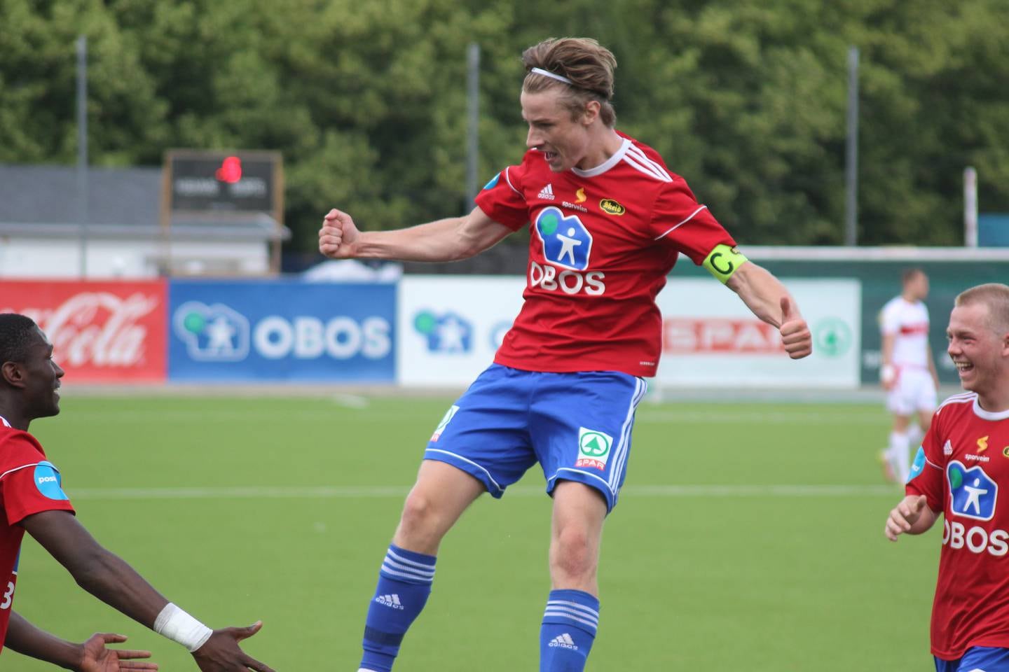 Skeid 2-kaptein Karl Aspevoll Omdahl jubler for 2-2-scoringen sin på tampen av første omgang.