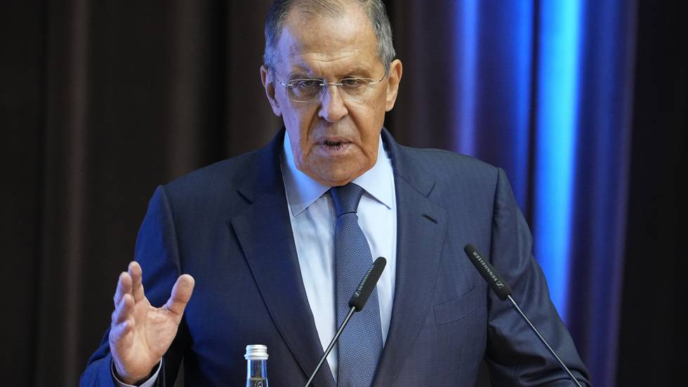 Lavrov til angrep: – De gjennomskuer «russofobien» deres