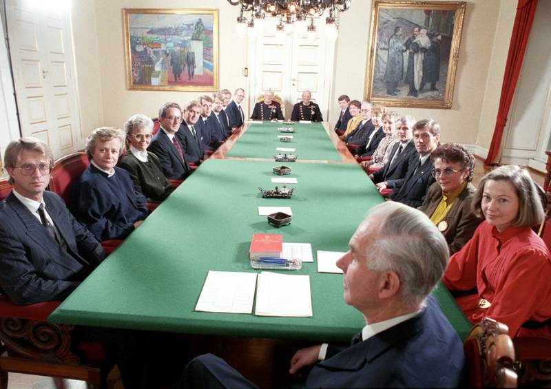I regjering: Kaci Kullmann Five var handels- og skipsfartsminister i Jan P. Syses regjering fra 1989 – 1990. Her til høyre for Jan P. Syse. ARKIVFOTO: HENRIK LAURVIK/NTB SCANPIX