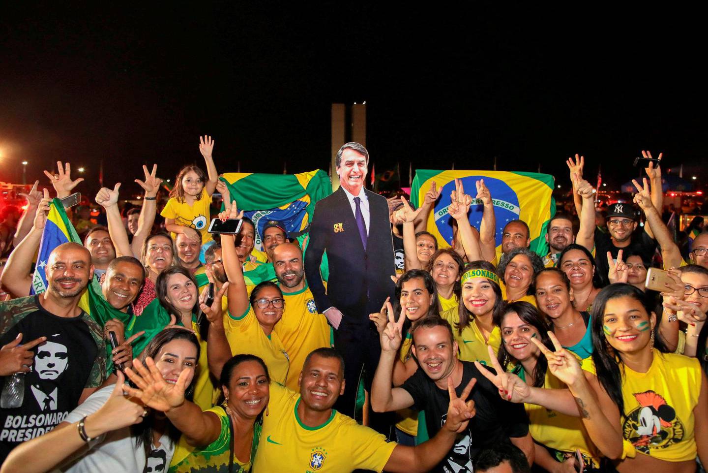 FULL JUBEL: Tilhengere av Jair Bolsonaro feiret i Brasília. FOTO: NTB SCANPIX