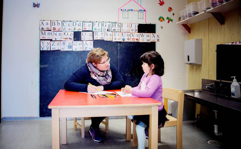 Kunnskapsminister Torbjørn Røe Isaksen (H) vil pålegge barnehagelærerne en plikt til å dokumentere og vurdere enkeltbarns hverdag. Datatilsynet er skeptisk.