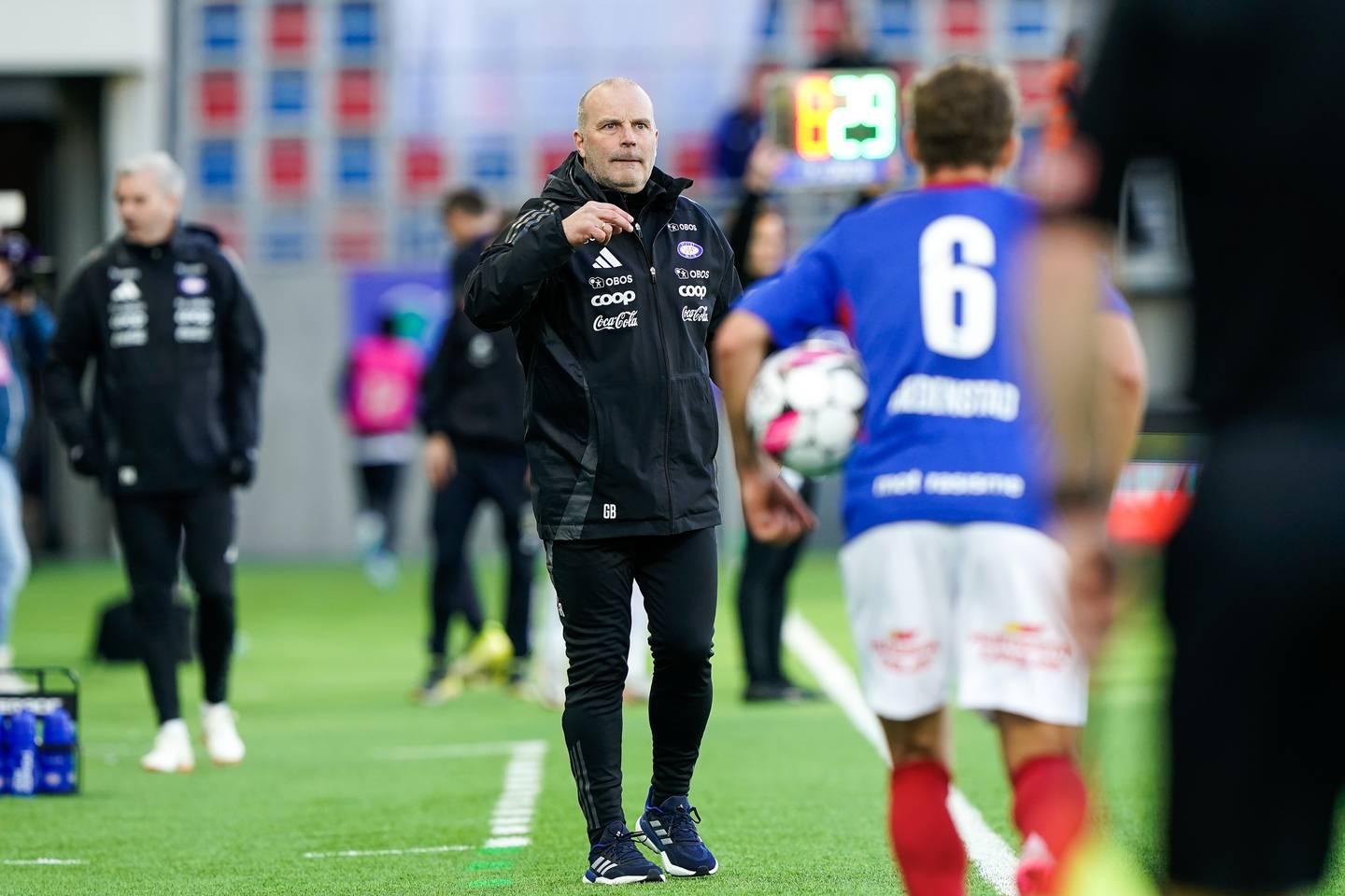 VIF-trener Geir Bakke fikk heller ikke i serieåpningen mot Sogndal oppleve en ny seier på hjemmebane, og står kun med én i ligaen på Intility