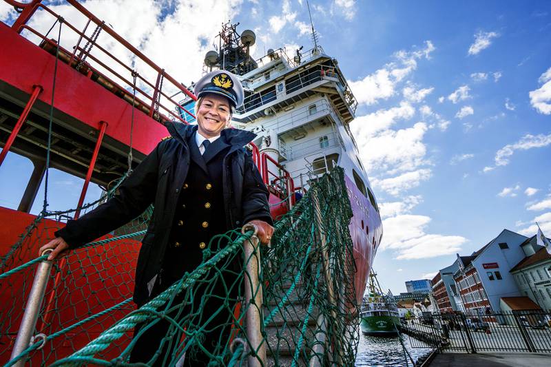 Havnedirektør Merete Eik viser mer enn gjerne fram alt det Stavanger havn har å by på. Foto: Roy Storvik