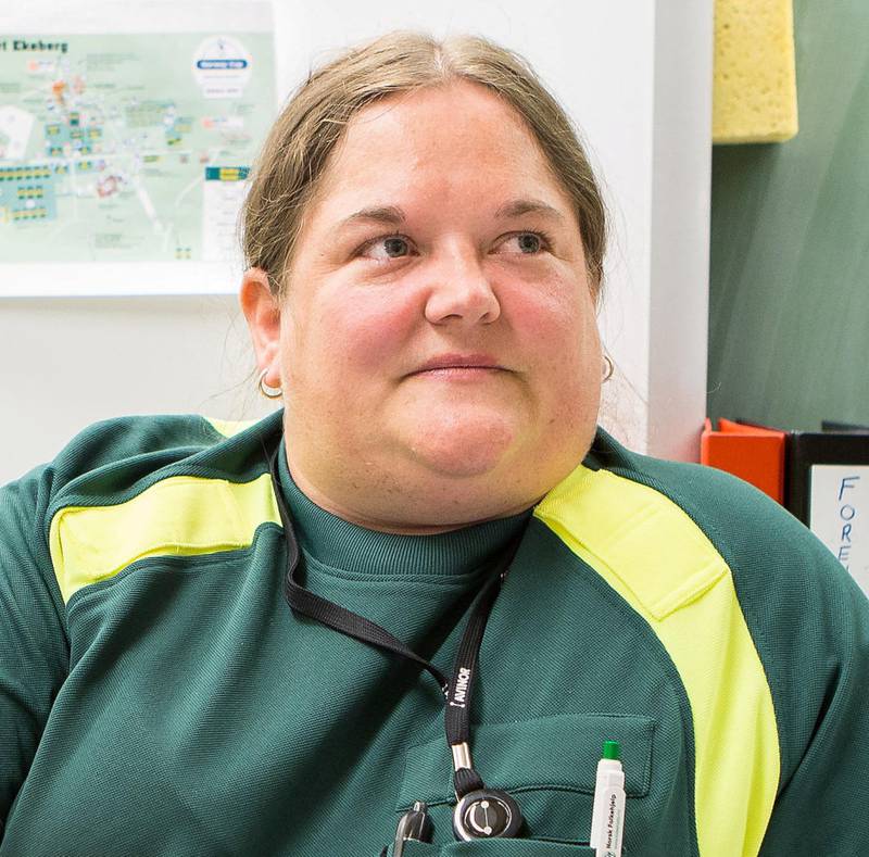 GAMMEL TRAVER: Kristine Notvik har full kontroll etter mange år som frivillig på feltsykehuset.