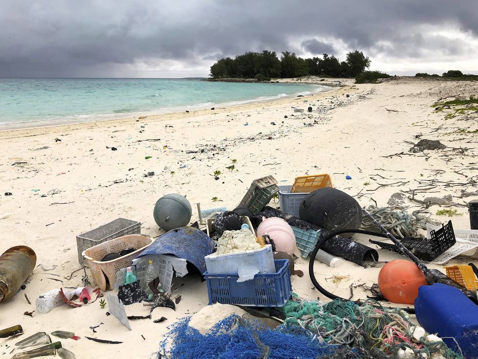 USA produserer dobbelt så mye plastsøppel som Kina og like mye som alle EU-land til sammen. Store mengder finner veien ut i havet, som her på Hawaii. Foto: AP / NTB