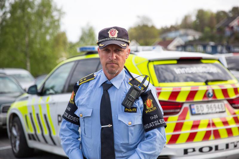 Anders Strømsæther, politiets innsatsleder, oppfordret beboere og turgåere til å være ekstra observante.