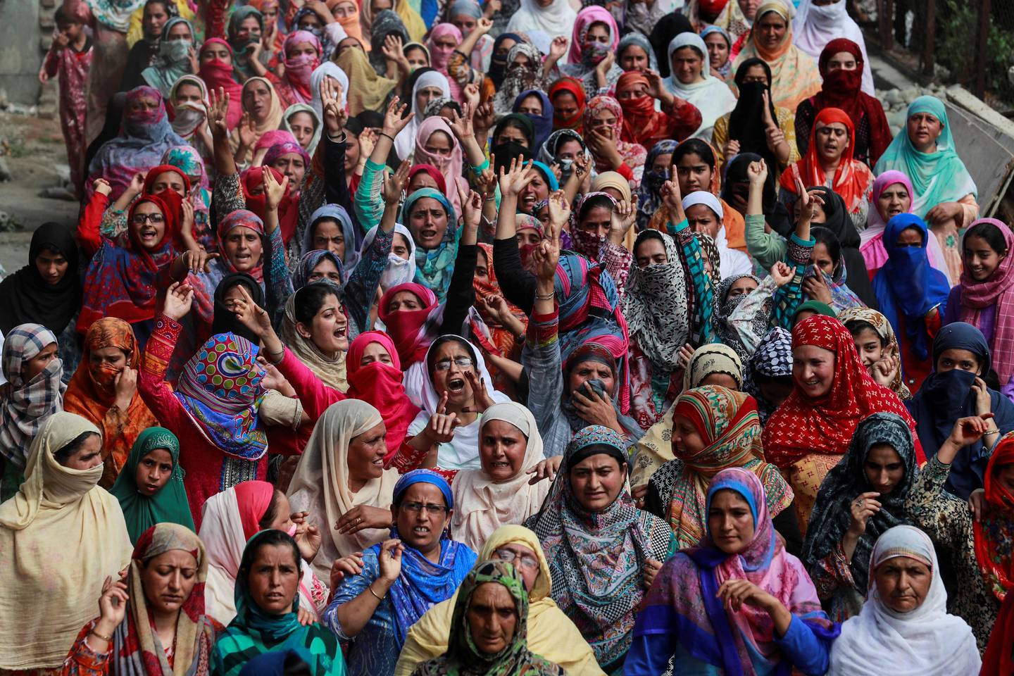 Kashmiri women shout slogans during a protest after the scrapping of the special constitutional status for Kashmir by the Indian government, in Srinagar, August 11, 2019. REUTERS/Danish Siddiqui
