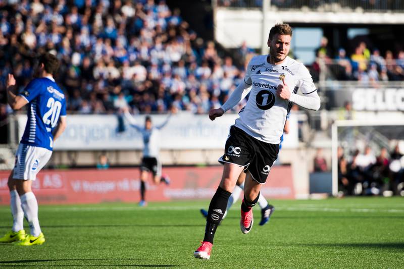 Nicklas Bendtner har akkurat hamret inn 1-o til Rosenborg i Sarpsborg.