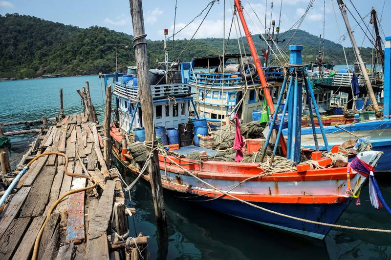 Fiske er fremdeles hovednæringen selv om flere og flere får sin inntekt fra turisme. De fargerike båtene er en fryd for øyet. FOTO: AXEL MUNTHE-KAAS HÆRLAND