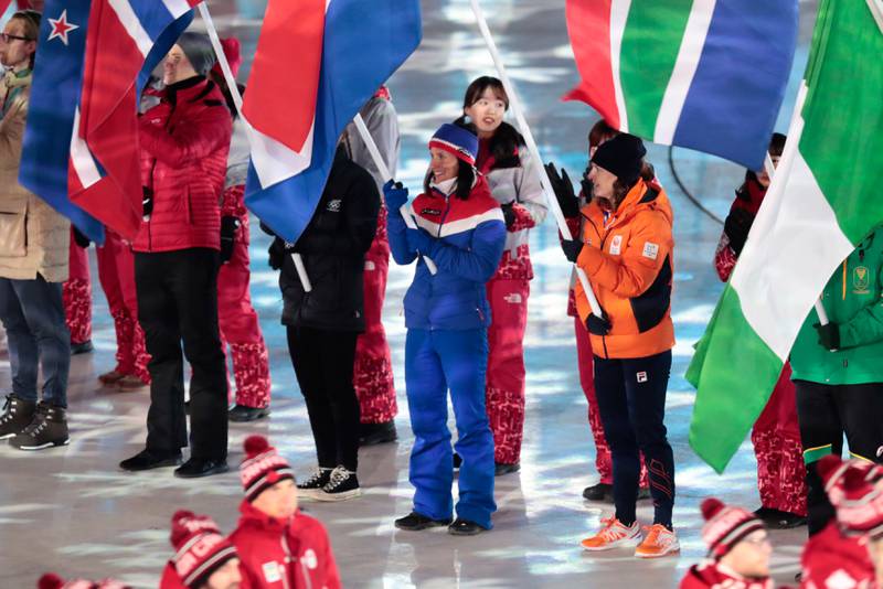 Marit Bjørgen avsluttet OL som flaggbærer på avslutningsseremonien.