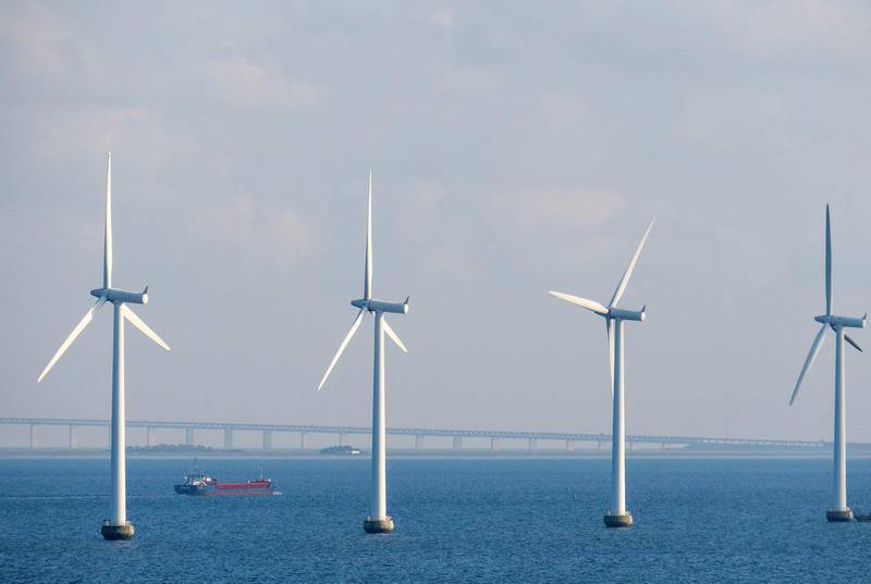 Noe for oljefondet: Manifest foreslår å bruke oljefondet til å bygge havstående vindmøller verden over for å løse klimakrisen. Her fra Middelgrundens Vindmøllepark utenfor København. FOTO: PAUL KLEIVEN/NTB SCANPIX