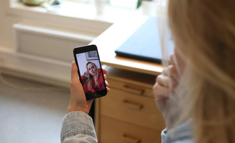 Tale Maria Krohn Engvik startet Snapchat-kontoen sin i januar for å kommunisere med elevene sine. Nå har hun 20.000 visninger om dagen.