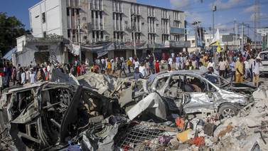 Dødstallet stiger etter bombeangrepene i Somalia – presidenten ber om hjelp