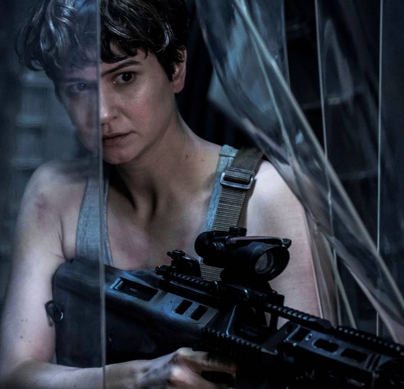 Katherine Waterston stiger opp som en ny «Ripley», et forbilde som ikke gir seg uansett hvor hardt beistet biter. ALLE FOTO: FOX