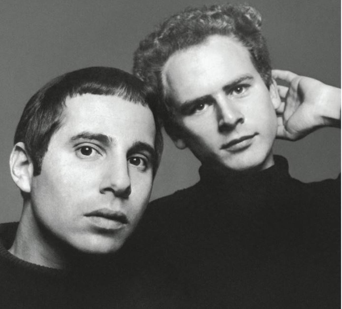 Paul Simon og Art Garfunkel på omslaget av albumet "Bookends" i 1968.