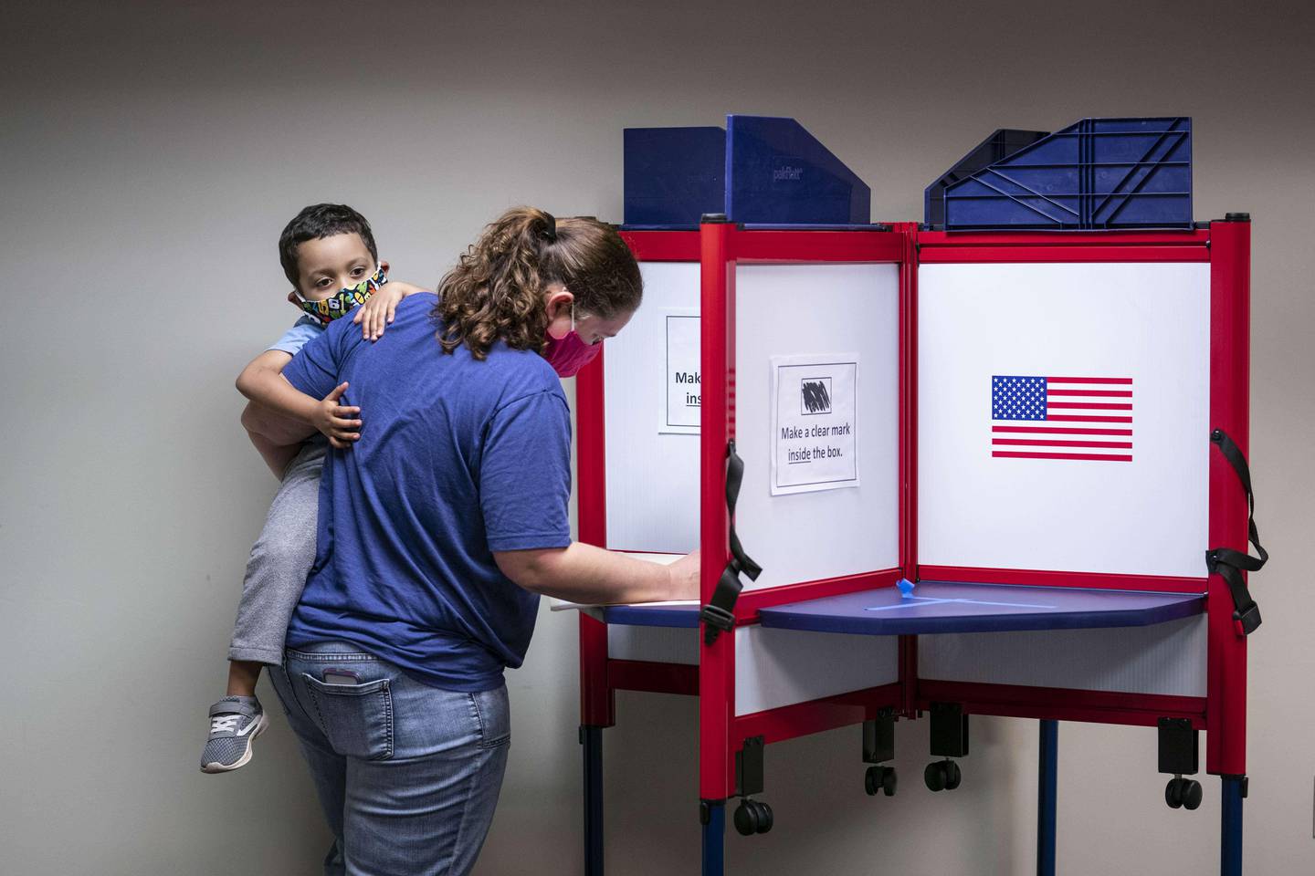 ALEXANDRIA, VA - OCTOBER 01: A woman casts her ballot for the 2020 presidential election at an early voting location on October 1, 2020 in Alexandria, Virginia. Virginia's early voting program for the November 3 national election began September 18 and continues through October 31.   Sarah Silbiger/Getty Images/AFP
== FOR NEWSPAPERS, INTERNET, TELCOS & TELEVISION USE ONLY ==