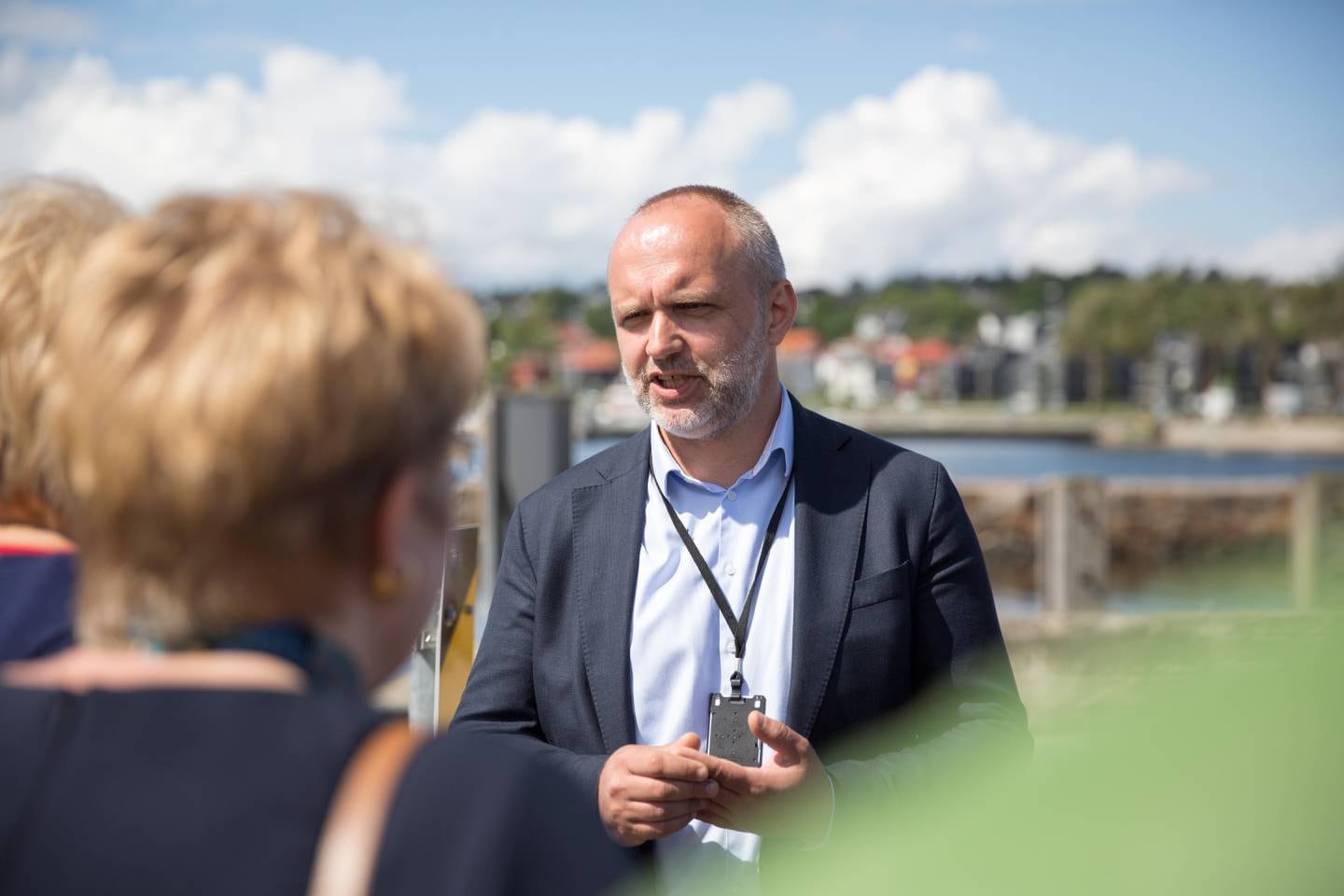 Øyvind Lund, administrerende direktør i Bastø Fosen, forsikrer at høye strømpriser ikke vil gå utover rutetilbudet mellom Moss og Horten.