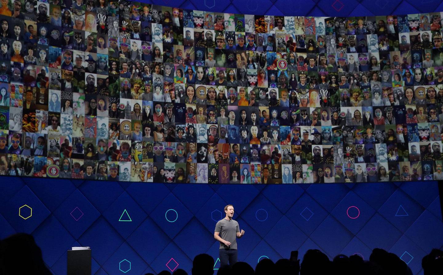 Mark Zuckerberg ved åpningen av den årlige utviklerkonferanse Facebook F8 i San Jose i California i april 2017. FOTO: JIM WILSON/NEW YORK TIMES
