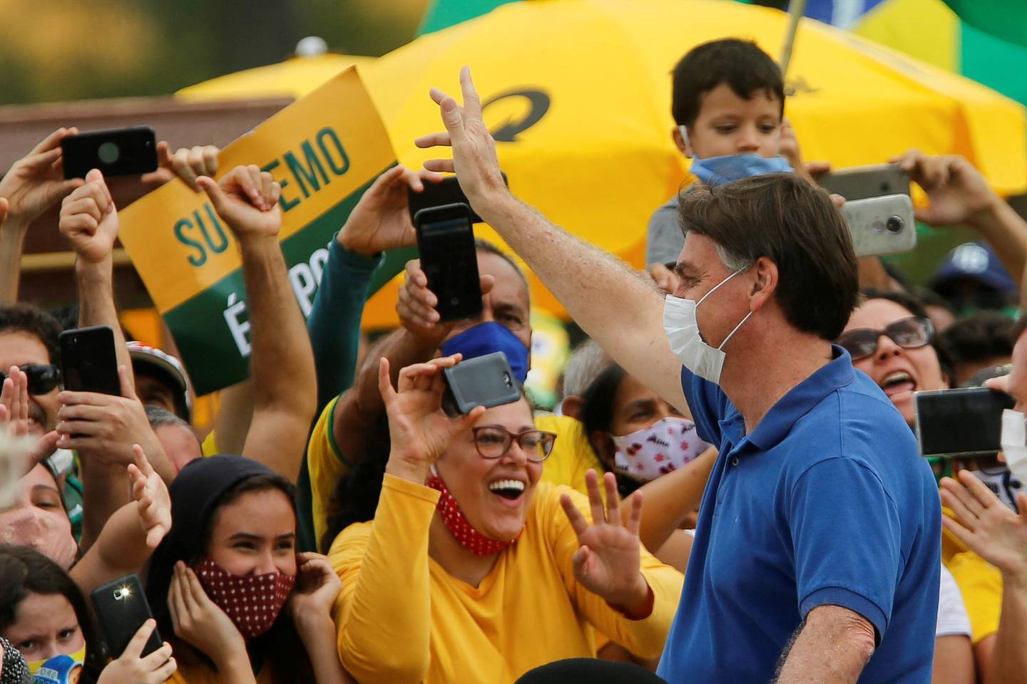 Brazil's President Jair Bolsonaro greets supporters during a protest against the President of the Chamber of Deputies Rodrigo Maia, Brazilian Supreme Court, quarantine and social distancing measures, amid the coronavirus disease (COVID-19) outbreak, in Brasilia, Brazil May 17, 2020. REUTERS/Adriano Machado