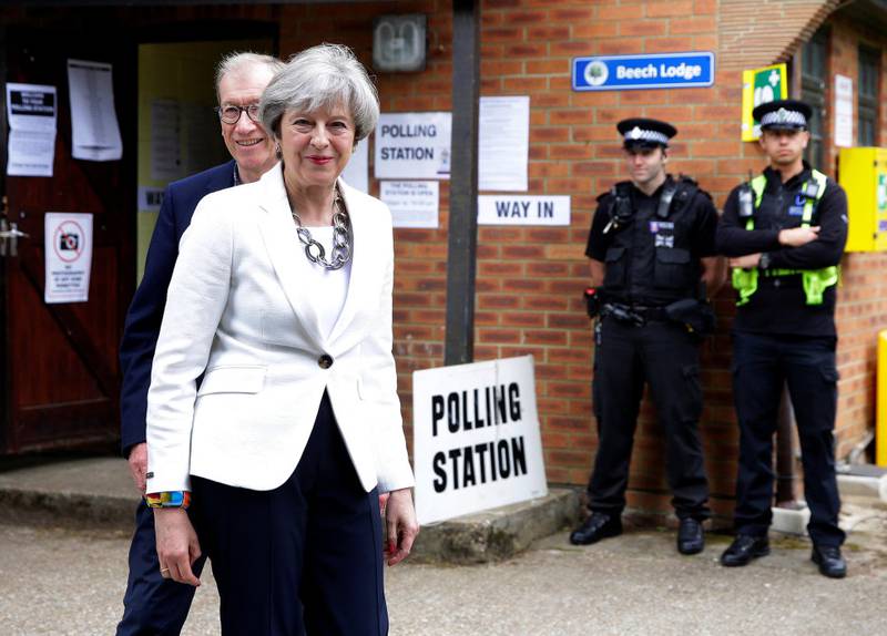 Statsminister Theresa May ba om nytt valg på grunn av brexit. I går stemte hun i Maidenhead.