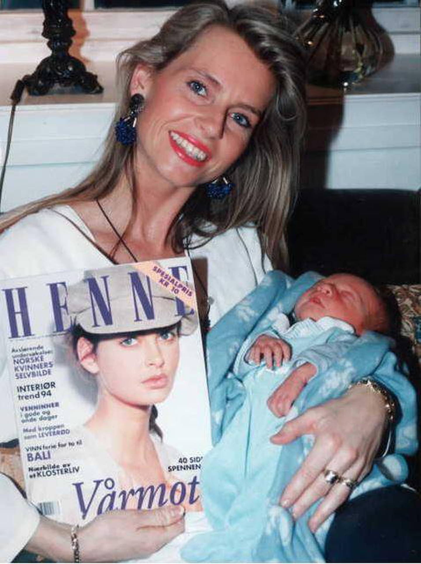 Ellen Arnstad med baby og blad.