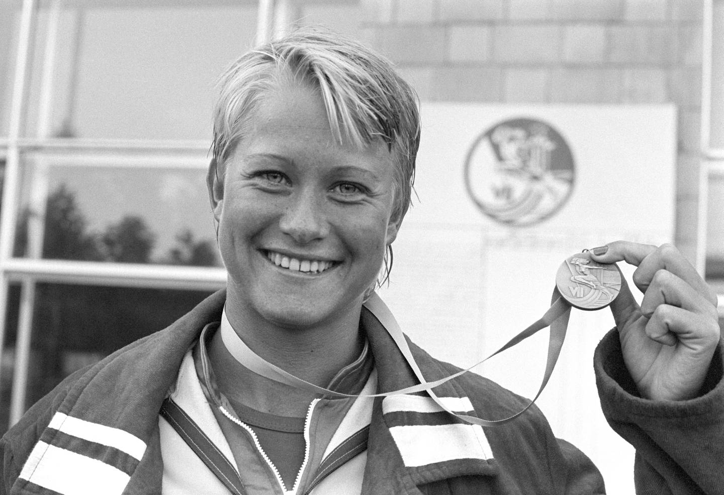 Moskva, Sovjet 1979-07-25: 

Svømmemesterskapet Spartakiaden: LENE JENSSEN (NOR) med sin sølvmedalje på 100m fri, 25. juli 1979. 
FOTO: Svein Hammerstad / NTB / SCANPIX