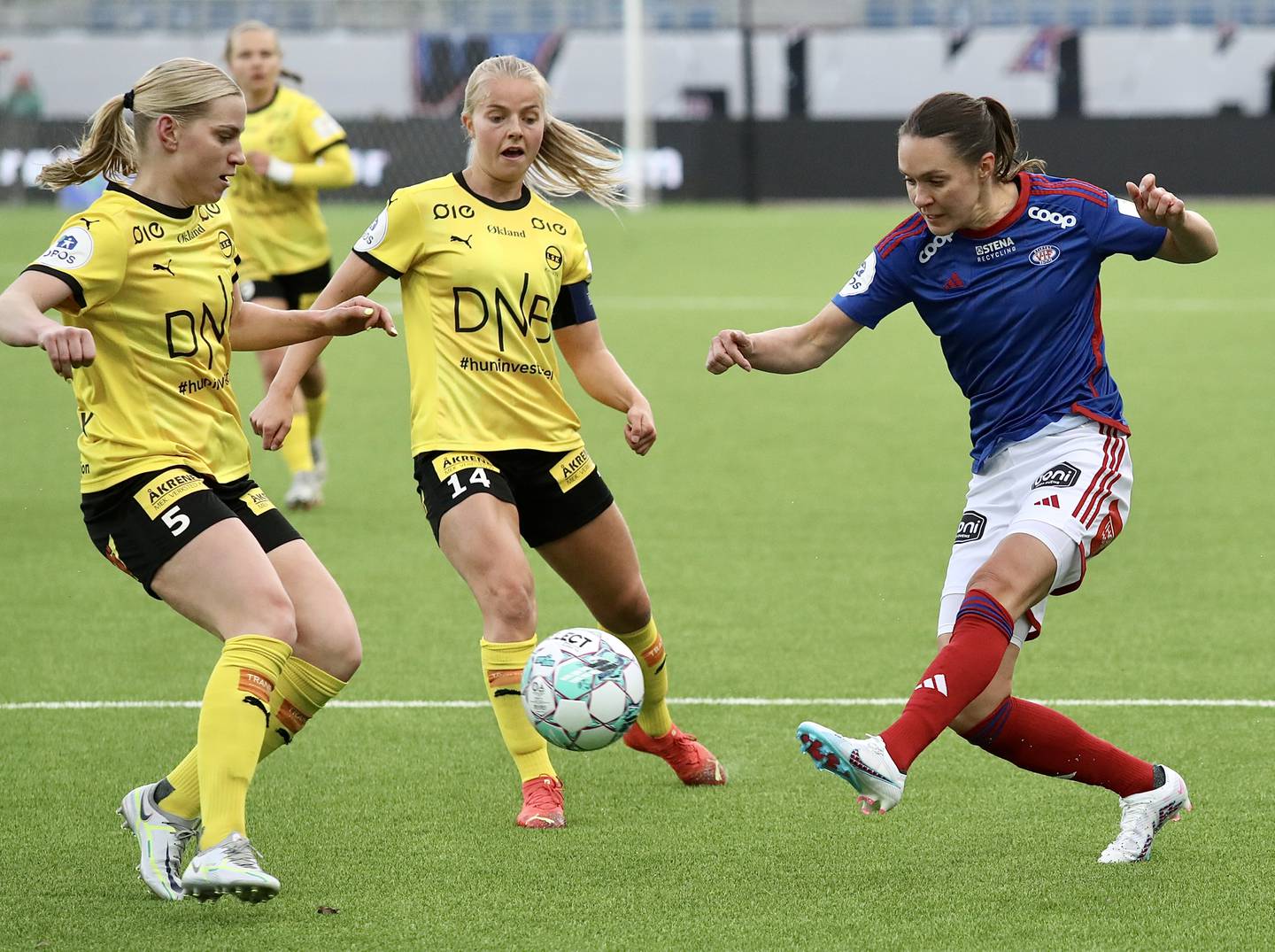 Vålerenga leder Toppserien tre poeng foran Rosenborg etter onsdagens tremålsseier mot LSK Kvinner.
