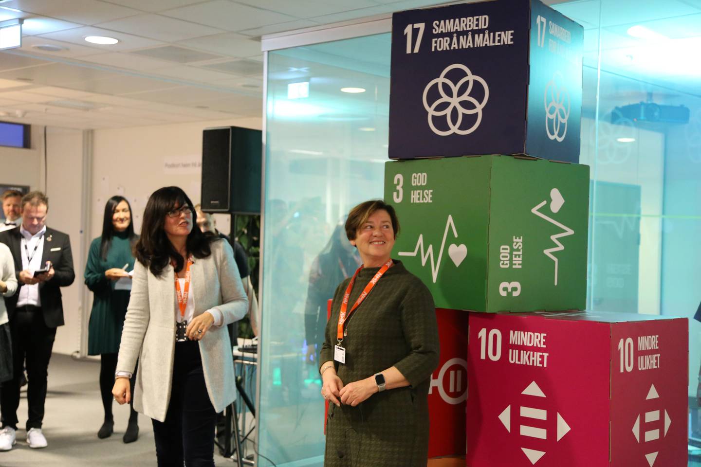Ålesunds ordfører Eva Vinje Aurdal (t. h.) og Kari Aina Eik har satt seg høye mål når de vil oppfylle FNs bærekraftsmål. Opprettelsen av en egen «framtidslab» er del av dette arbeidet.