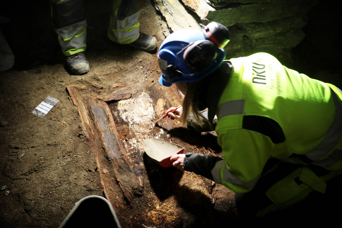 De arkeologiske undersøkelsene av Stavanger domkirke er godt i gang. Arkeologene har funnet flere gjenstander og gamle levninger etter mennesker og dyr.