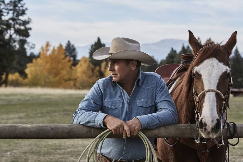 Kevin Costner spiller hardt prøvede John Dutton i TV-serien «Yellowstone». Foto: Paramount+