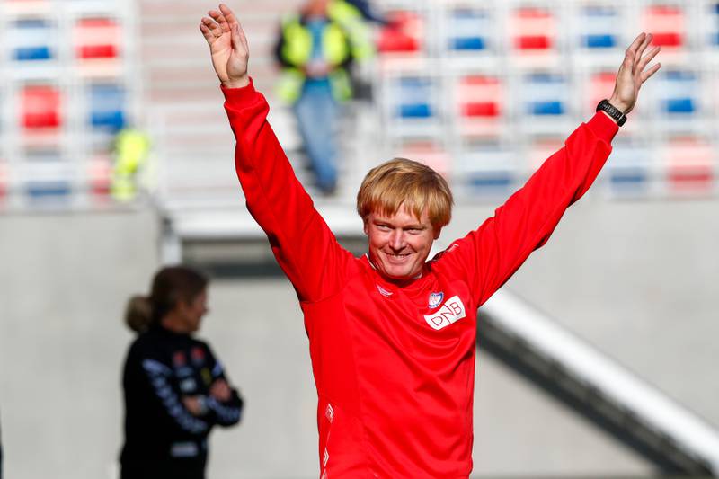 VIF-trener Kjell Edvin Gustad er den første som har ført et VIF-lag damer til cupfinale.