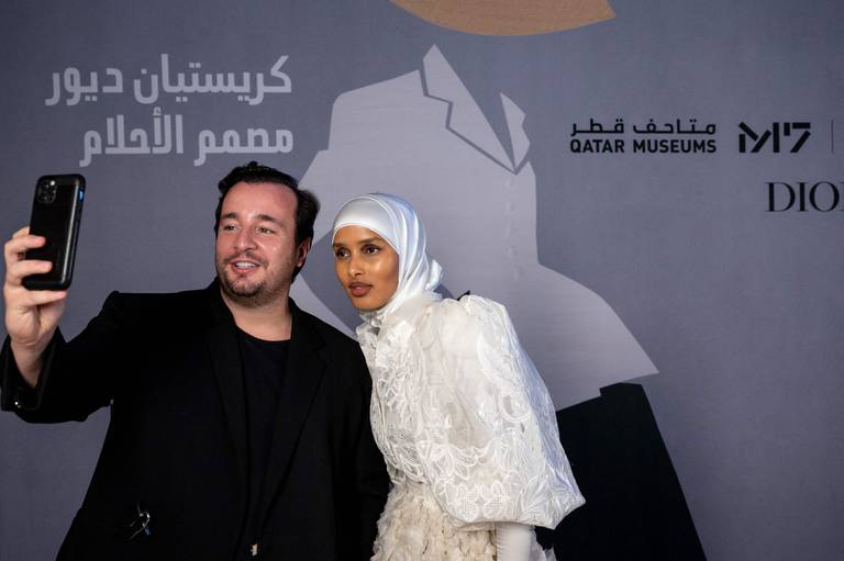 Rawdah sammen med sjefredaktøren i Vogue Arabia, Manuel Arnaut