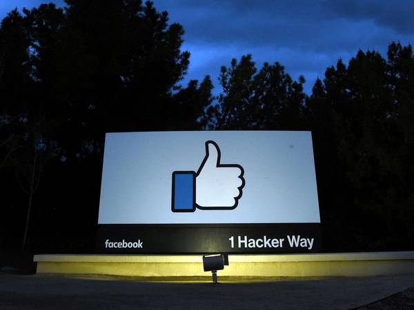 Han hjalp Mark Zuckerberg med å bygge opp giganten: – Det er på tide å dele opp Facebook