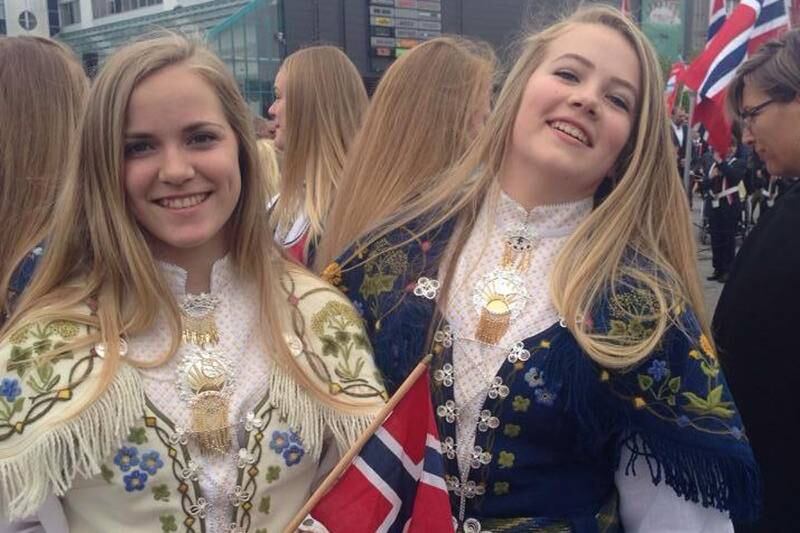 Synne Nygaard (14) og Lillian Riska (14).