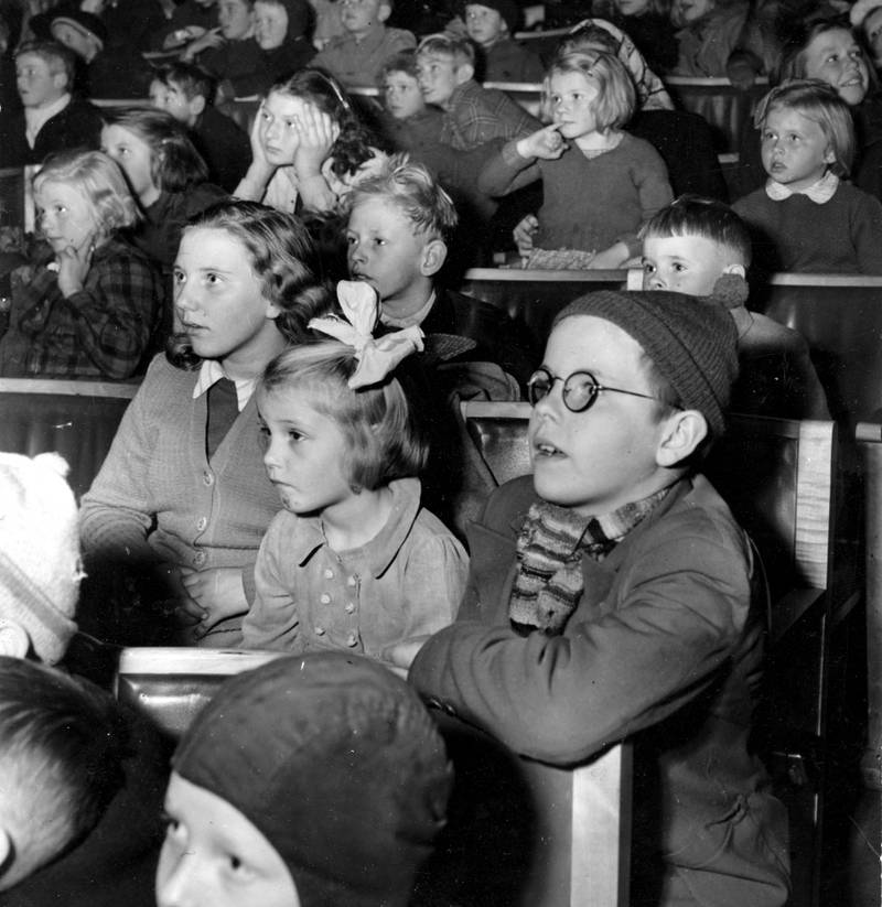 Kinosjef Robert Halvorsen sørget i etterkrigsårene for et stadig bedre tilbud til barn  og unge. På «Kinoens barnetime» med Onkel Pelle underholdt Arnold Christoffersen med sang og skuespill. Da NRK startet barne-TV på  1960-tallet ble «Kinoens barnetime» lagt ned. 