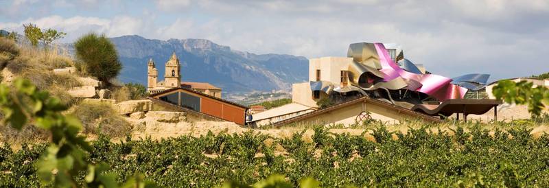 Frank Gehrys konstruksjon for Marqués de Riscal er blitt en publikumsmagnet. FOTO: MARQUES DE RISCAL
