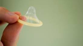 Senter ser økning i kjønnssykdommer: – Flere må bruke kondom