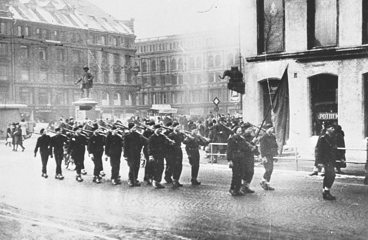 Unghirden paraderer på Stortorget i mars 1942. FOTO: NTB SCANPIX
