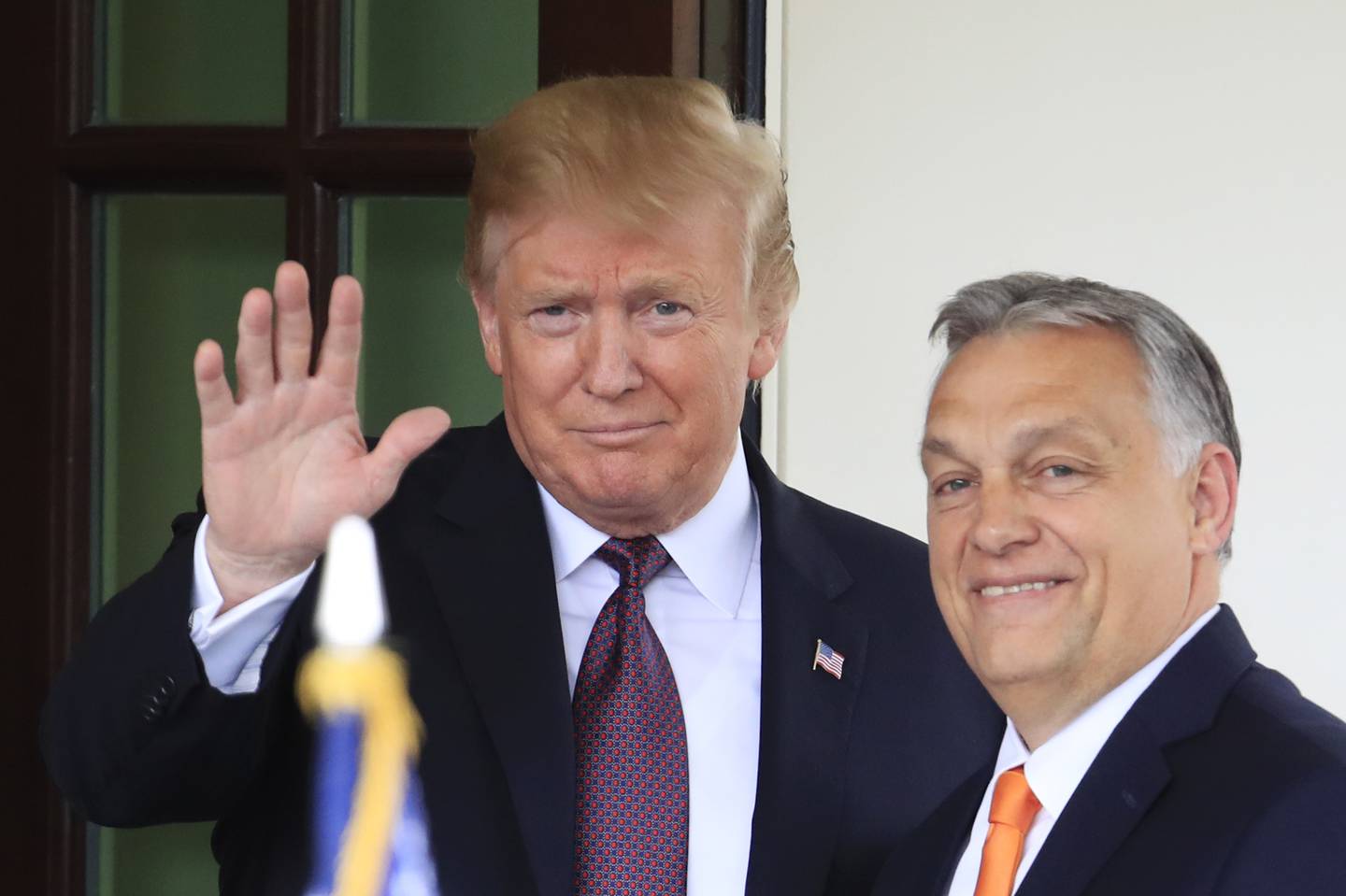 Viktor Orbán har flere politiske tilhengere og støttespillere, blant annet til bevegelsen rundt Trump. Her fra et møte med den daværende amerikanske presidenten i 2019.