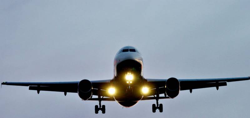 Flybransjen og flyselskapene melder stadig om nye passasjerrekorder, men de er dyrkjøpte, både for selskapenes hjemland og for klimaet, ifølge ny vitenskapelig artikkel.
