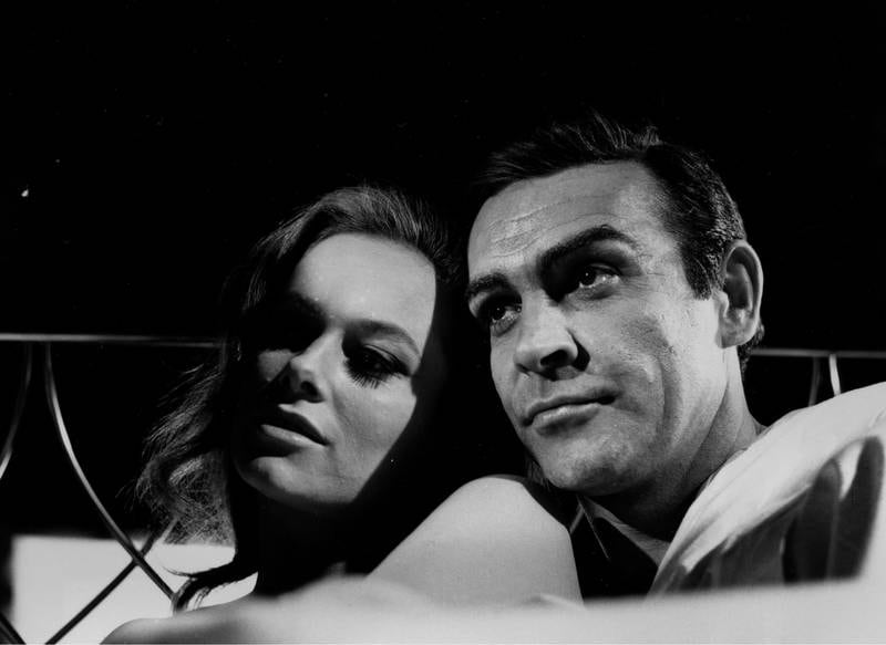 Luciana Paluzzi og Sean Connery. FOTO: NTB SCANPIX