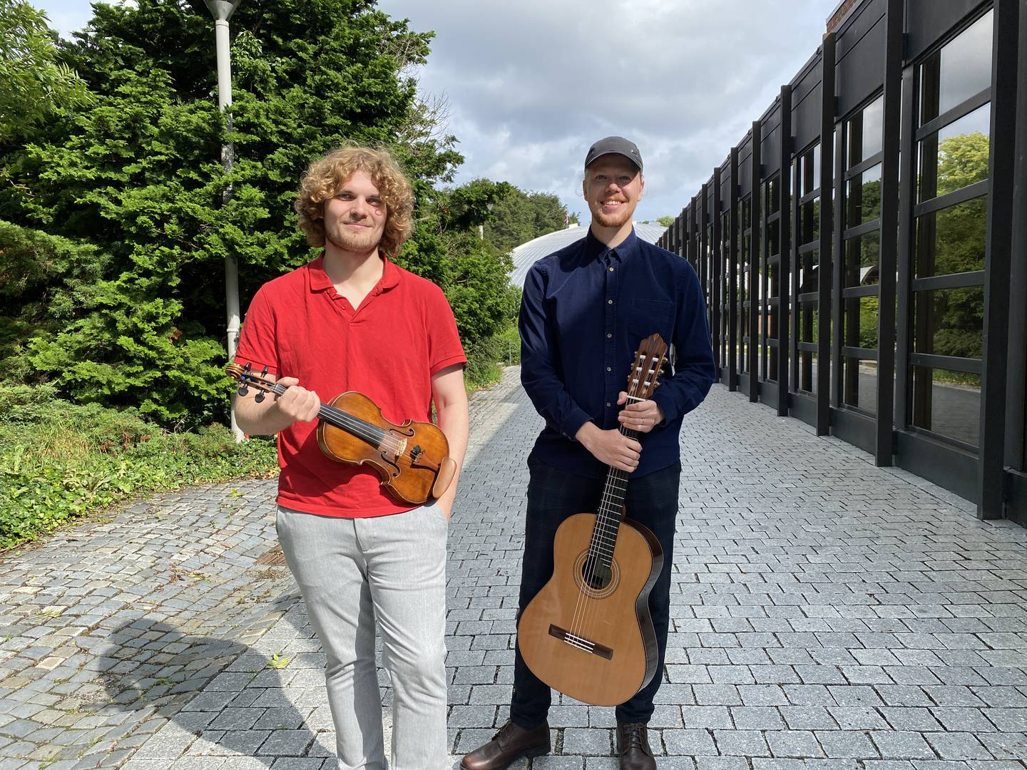 Fiolinist Laurens Weinhold og gitarist  Tormund Blikra Vea er selv med å setter opp programmet for festivalen.