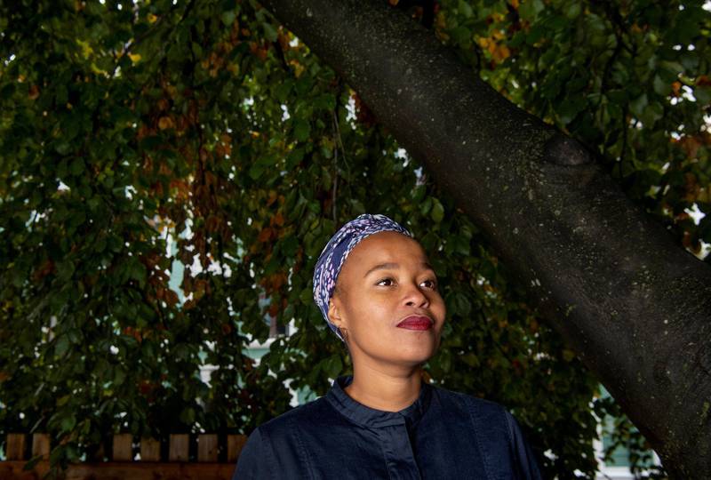 – Jeg vil utfordre bildet av den norske innvandreren ved å vise kompleksiteten av et levd liv på en nær og ærlig måte, forteller Nosizwe Baqwa om stykket oppkalt etter betydningen av hennes navn, «Mor av en nasjon».