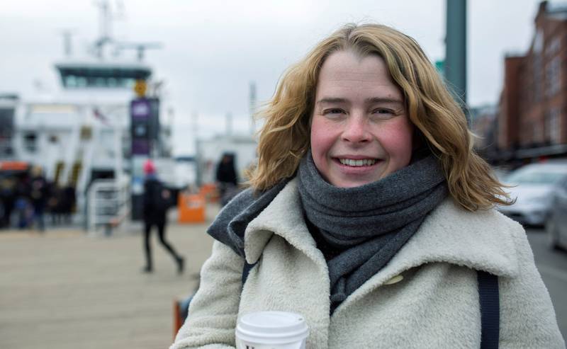 Martine Løkholm bor på Nesodden og jobber i Oslo. Hun er for tiden i permisjon, men forteller at en streik ville skapt hodebry for henne.